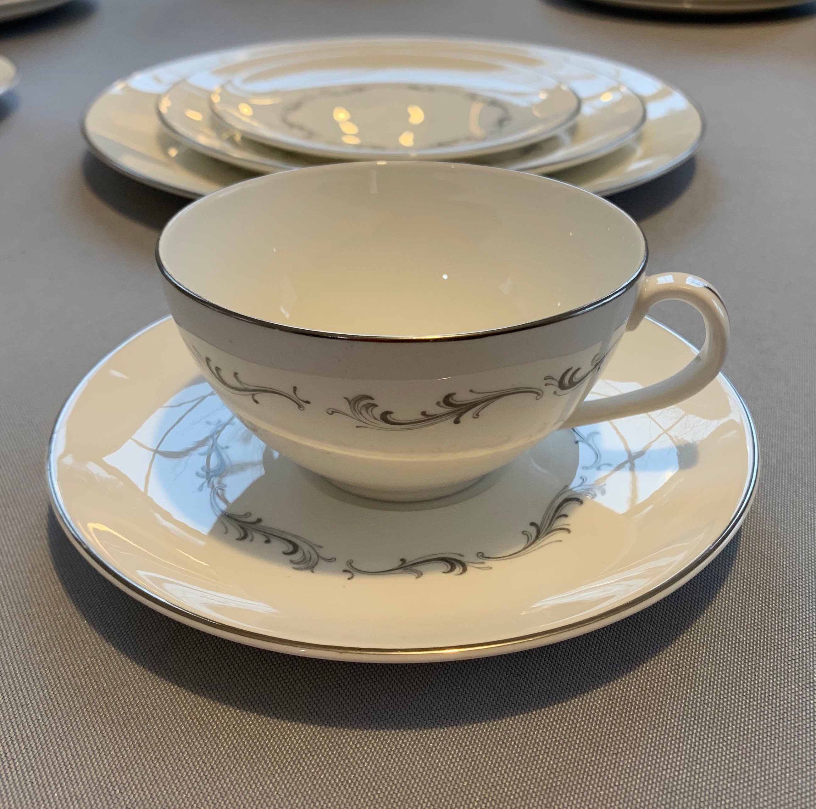 Royal Doulton Coronet 5 Piece Place Setting