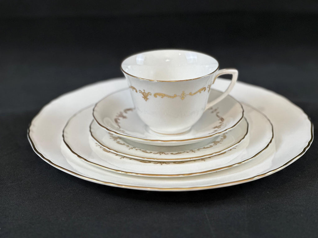 4 Place Settings Royal Worcester Gold Chantilly 20 Pieces