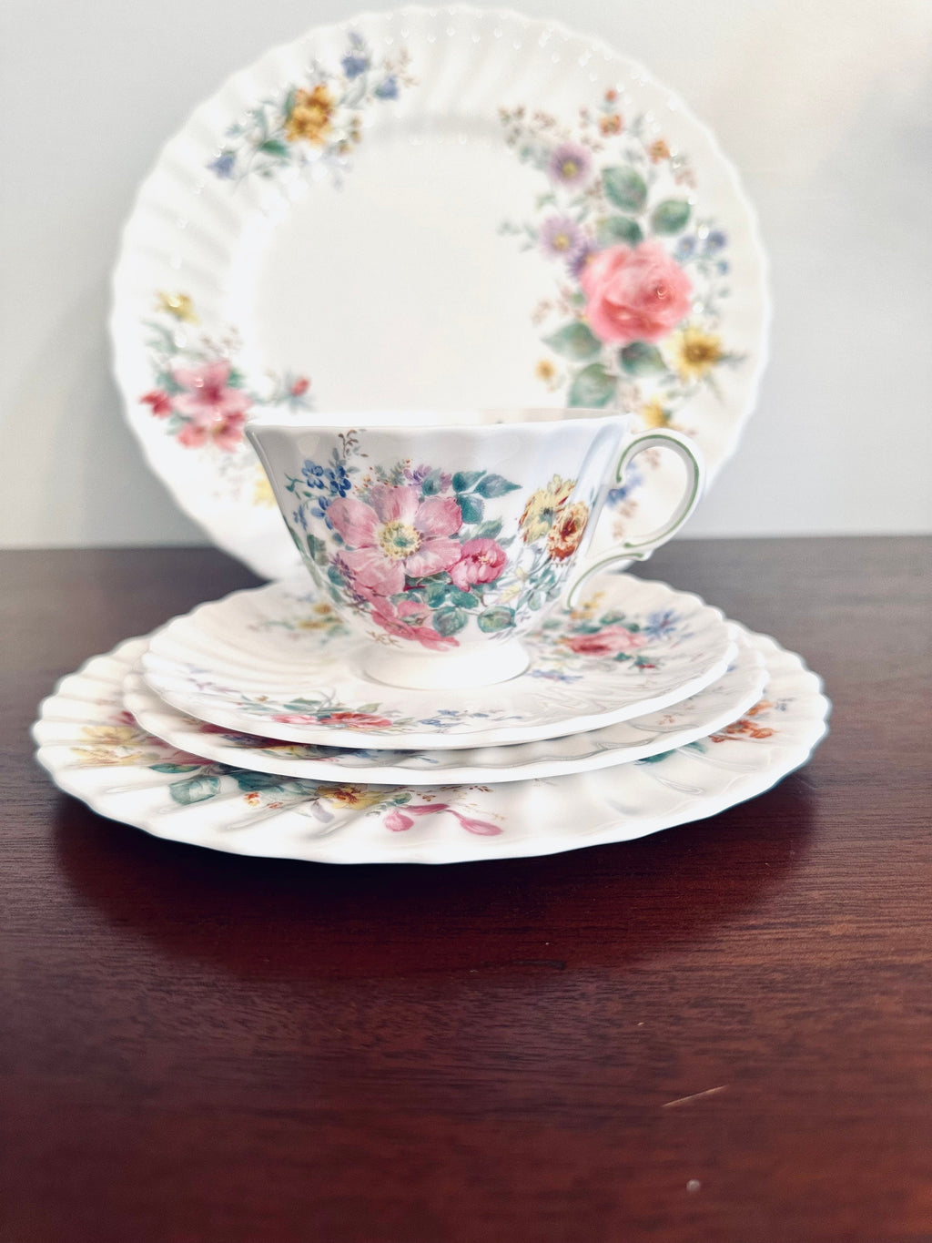 Royal Doulton Arcadia 5 Piece Place Setting Scalloped