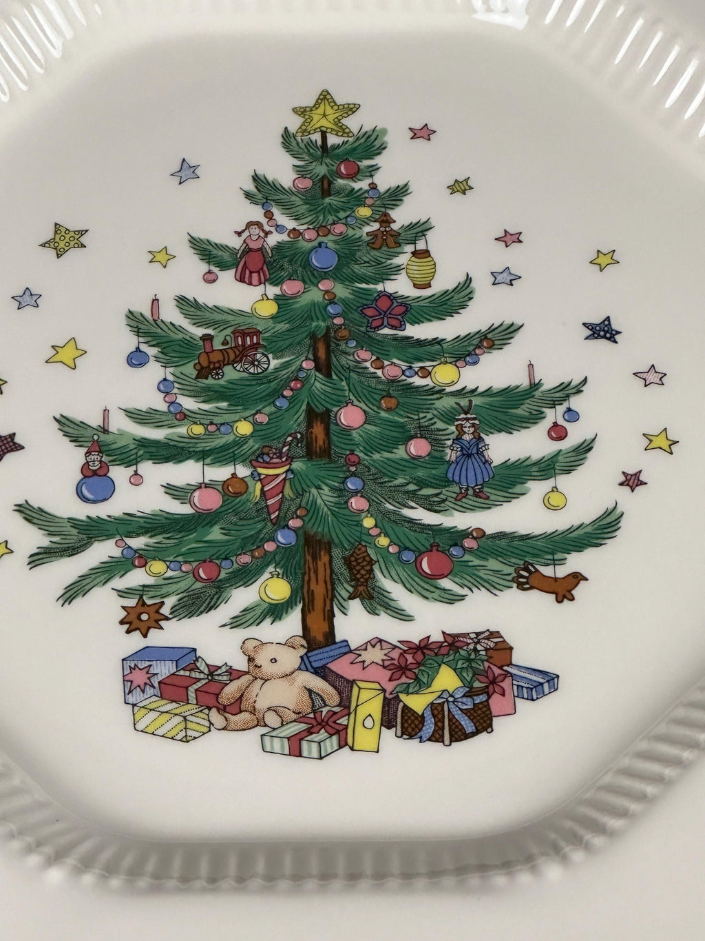 4 Nikko Christmastime Dinner Plates