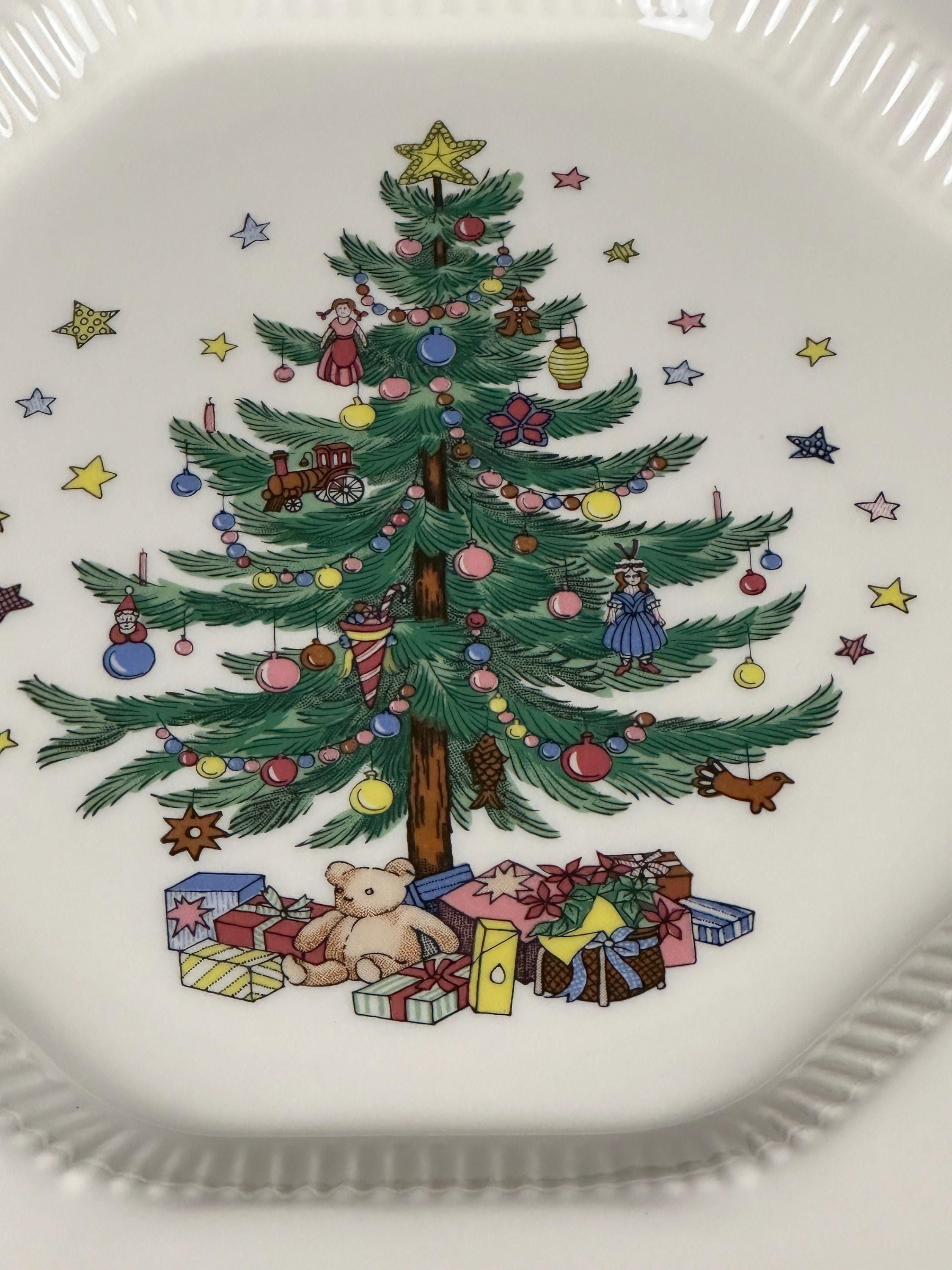 4 Nikko Christmastime Dinner Plates