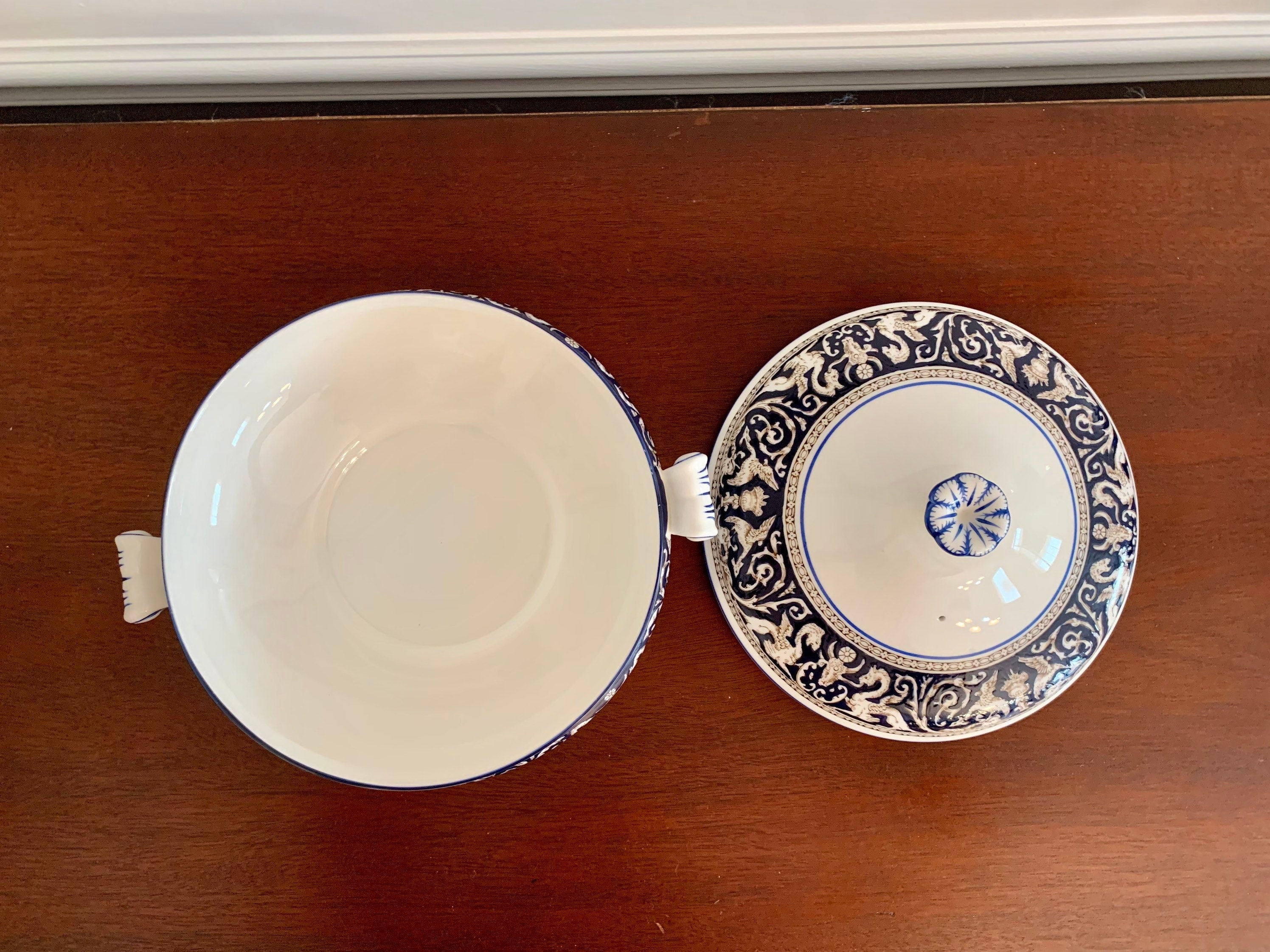 Wedgwood Florentine Round Covered Vegetable Bowl