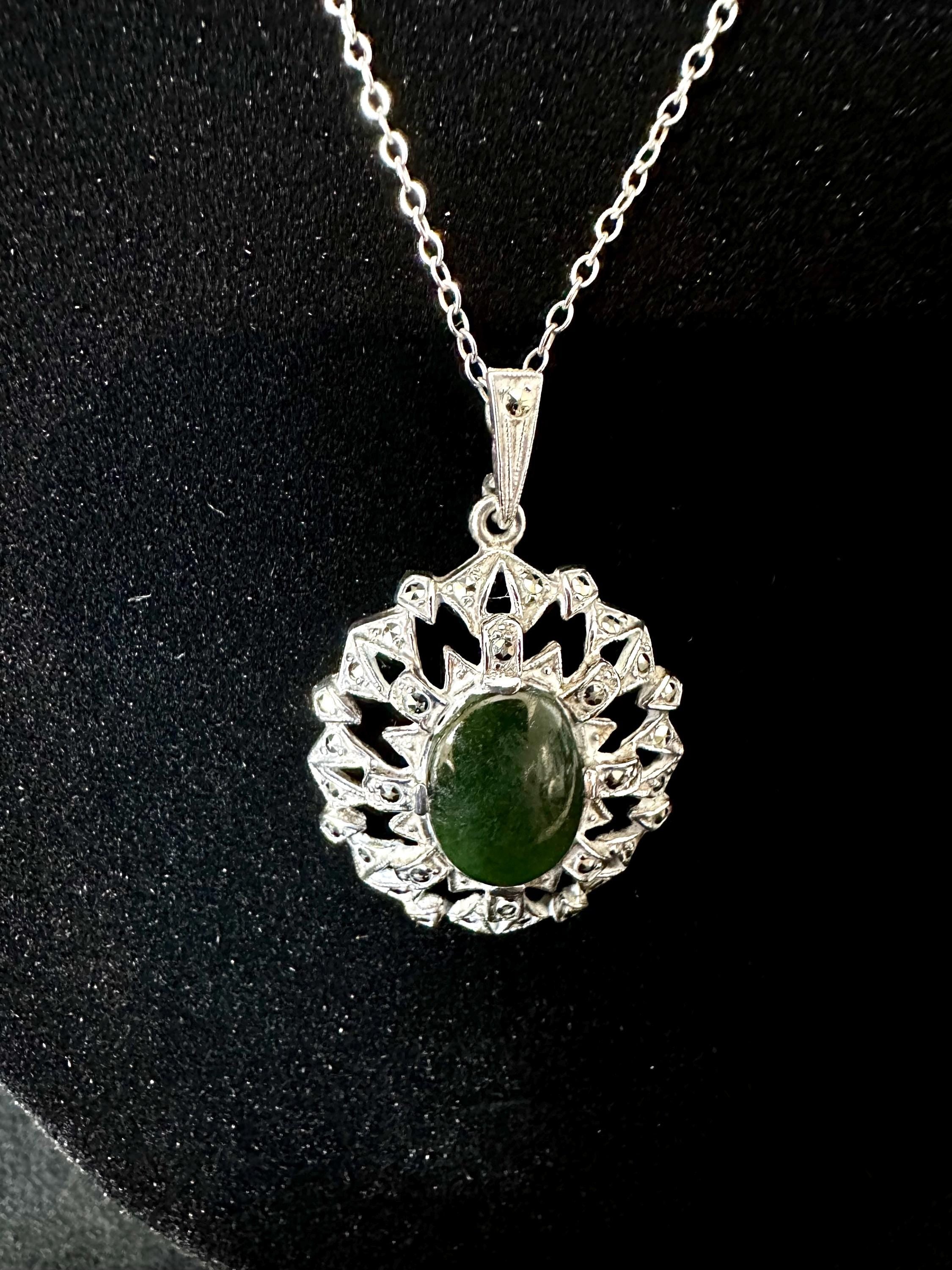 Vintage Sterling Silver and Green Carbachon Pendant Neclace