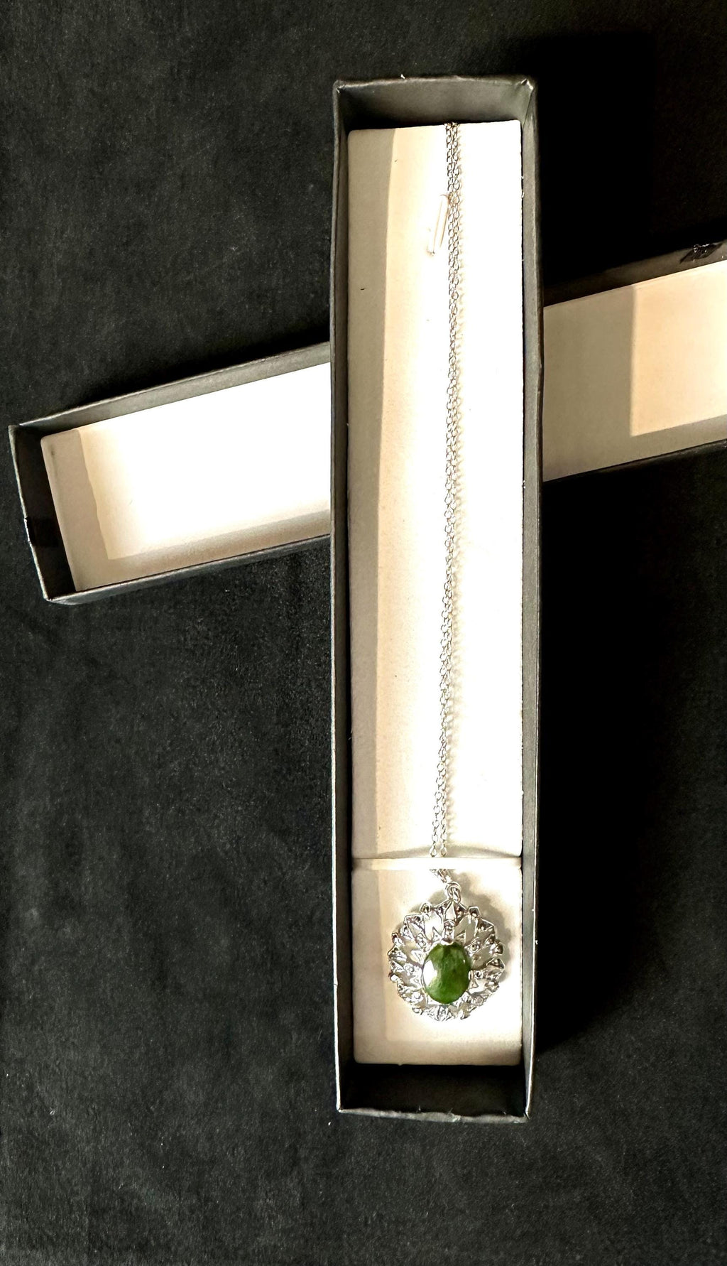 Vintage Sterling Silver and Green Carbachon Pendant Neclace