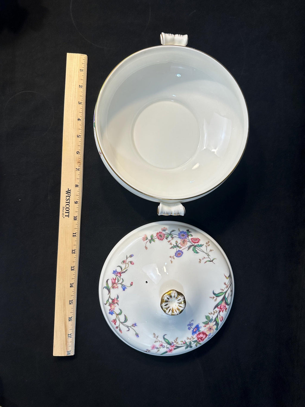 Wedgwood Devon Sprays Covered Serving Bowl