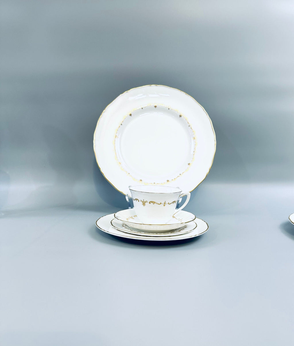 Royal Worcester Gold Chantilly 5 Piece Place Settings