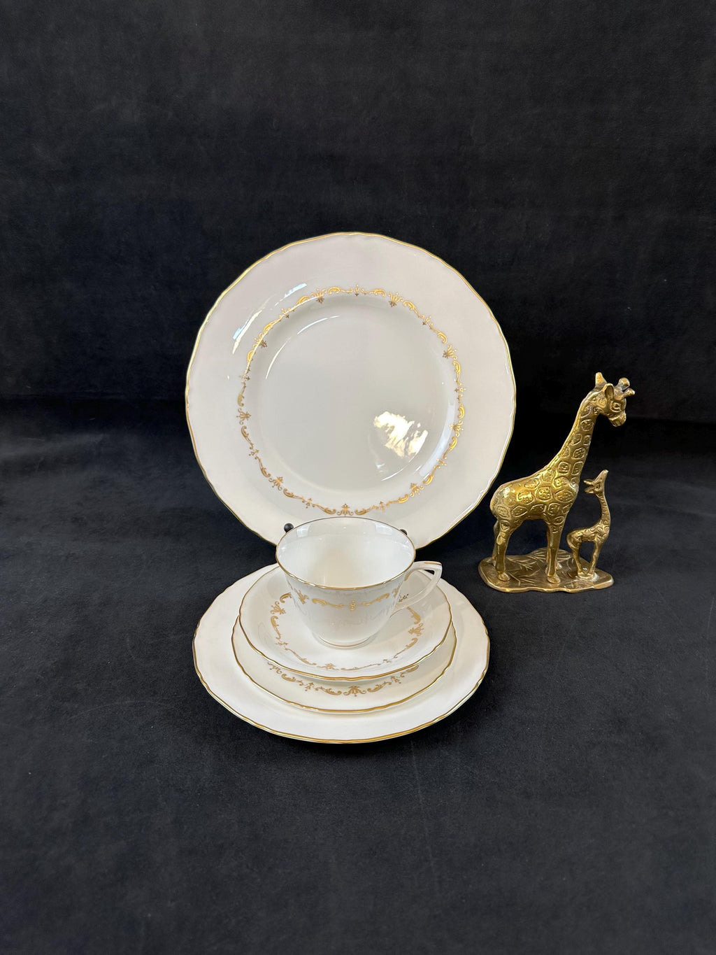 4 Place Settings Royal Worcester Gold Chantilly 20 Pieces