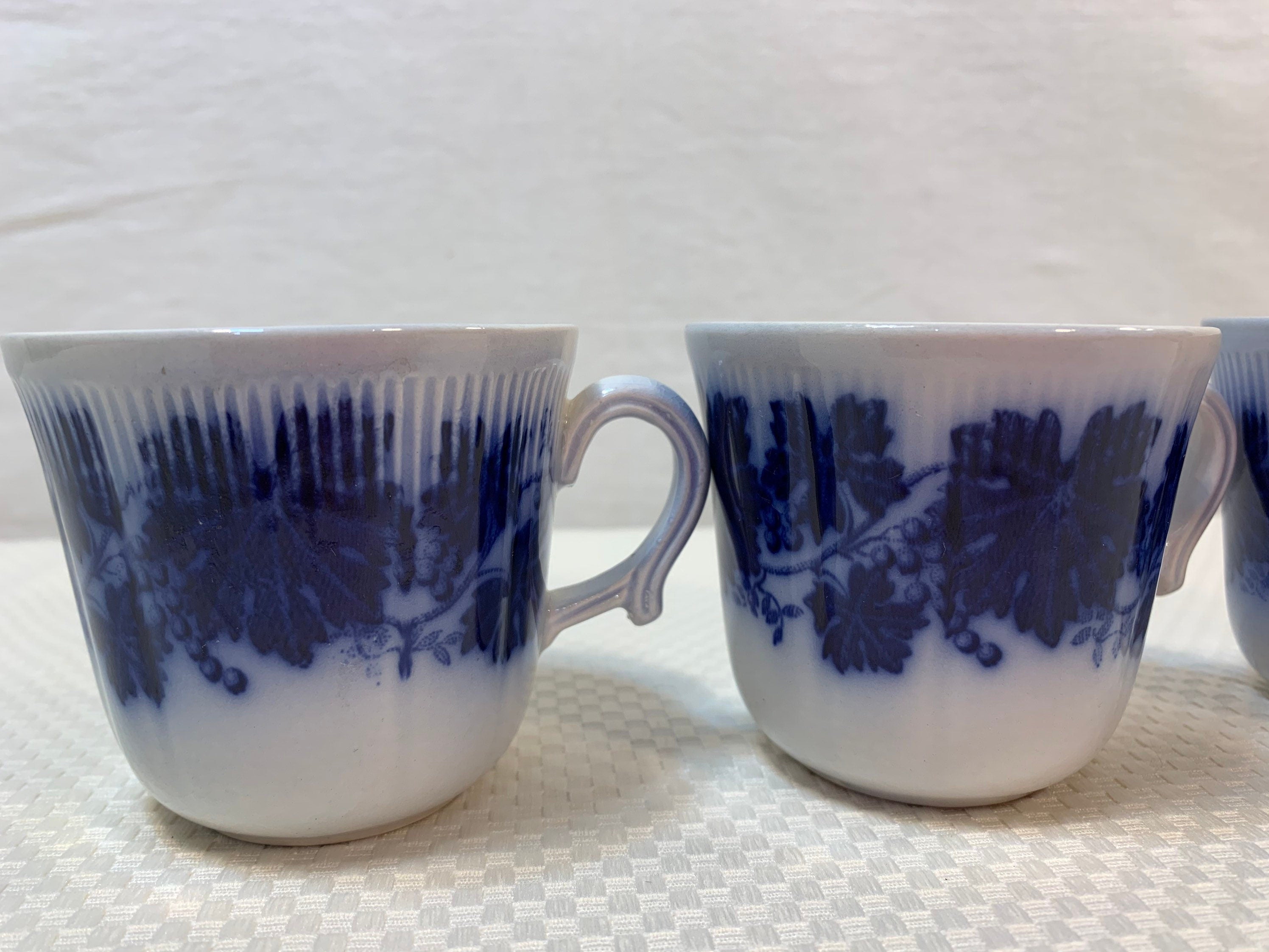 4 Gelfe Flow Blue Vinranka Teacups