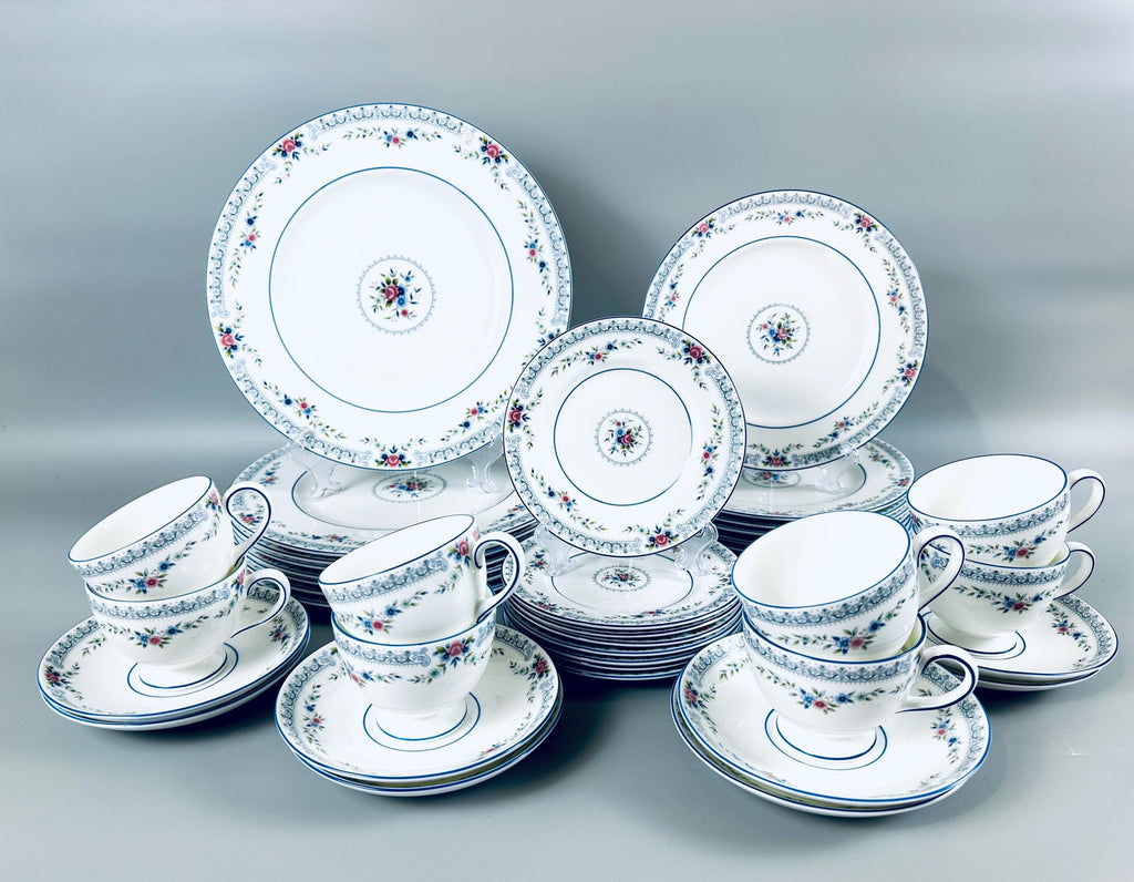 8 Place Settings of Wedgwood Rosedale China