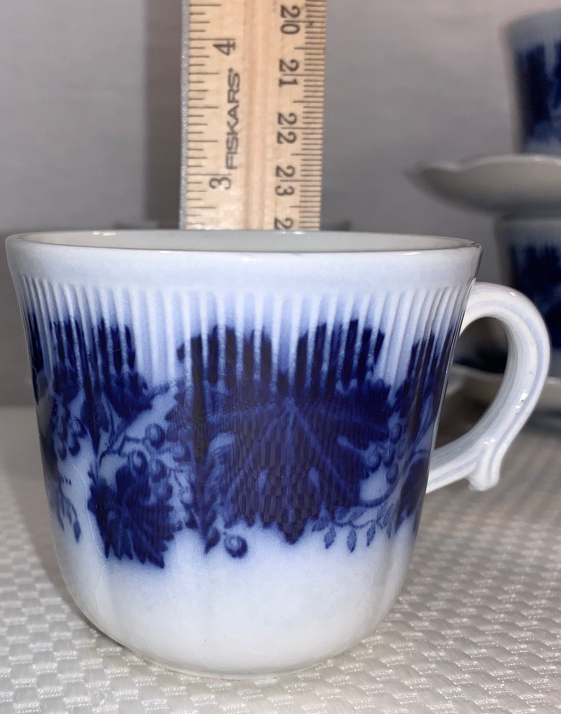 4 Gelfe Flow Blue Vinranka Teacups