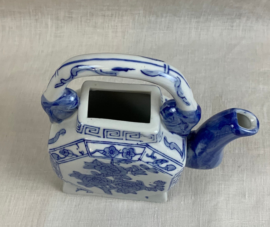 Decorative Blue and White Asian Decorative Teapot Vase