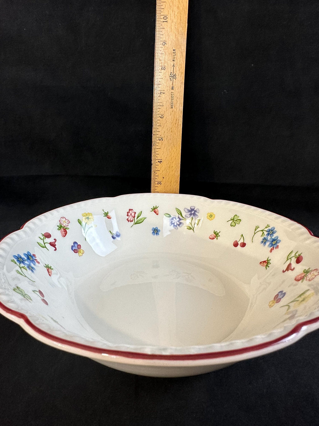 Johnson Brothers Fleurette Round Serving Bowl