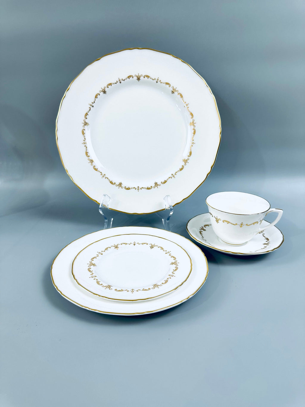 Royal Worcester Gold Chantilly 5 Piece Place Settings