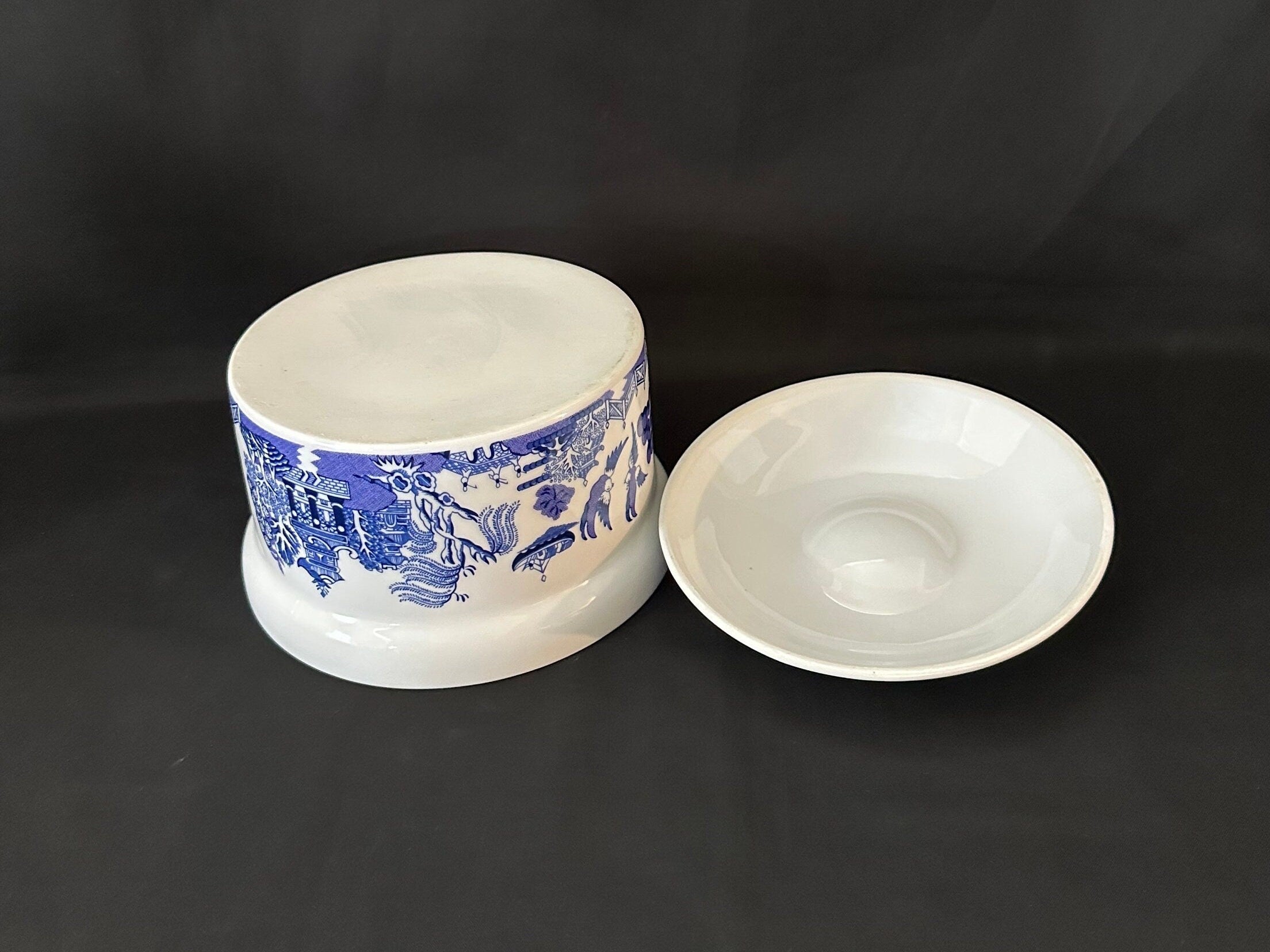 Royal Cuthbertson Blue Willow Covered Casserole