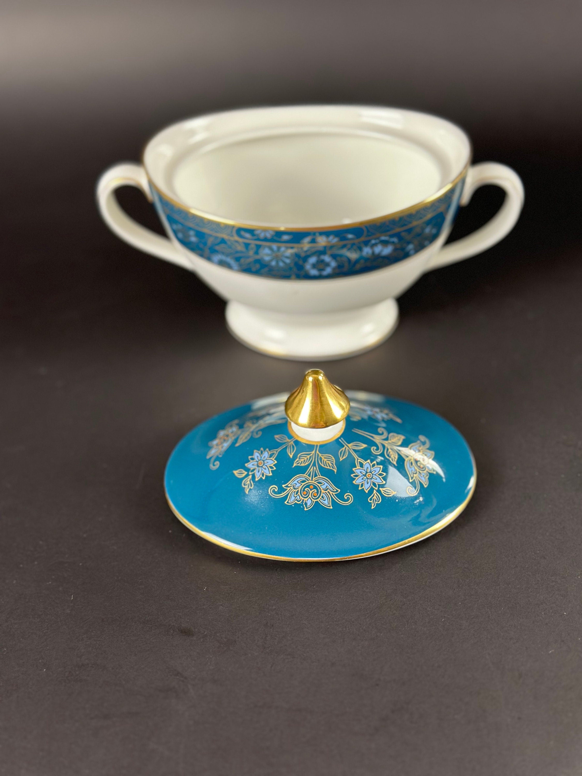 Royal Doulton Sugar Bowl & Lid Carlye