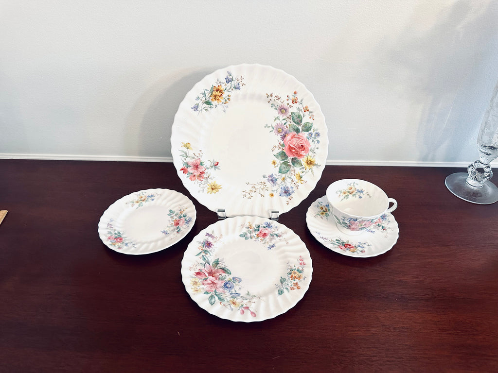 Royal Doulton Arcadia 5 Piece Place Setting Scalloped