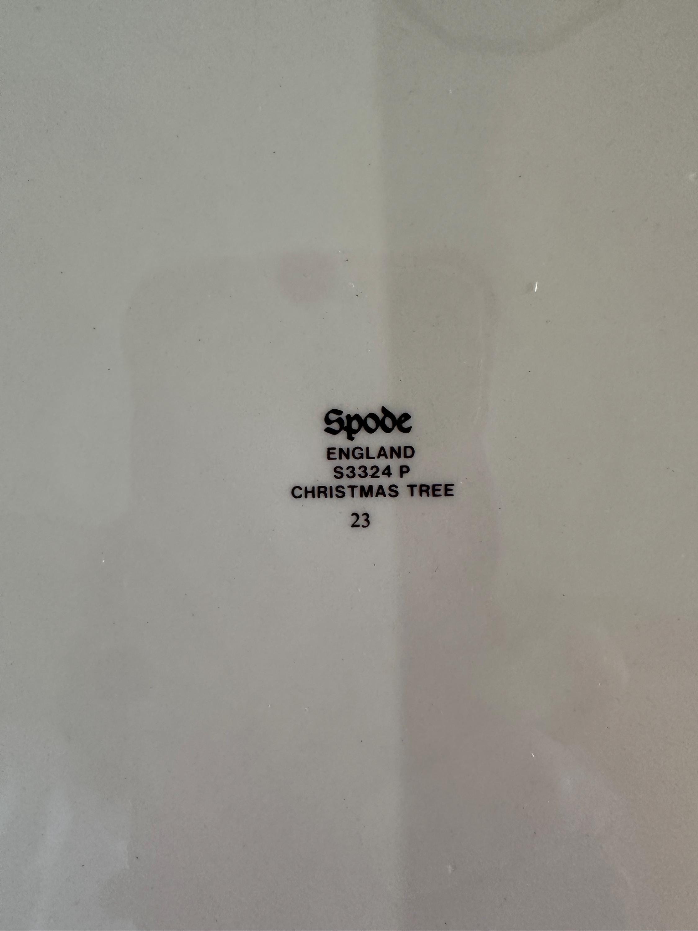 Spode Christmas Tree Round Platter Scalloped Chop Plate