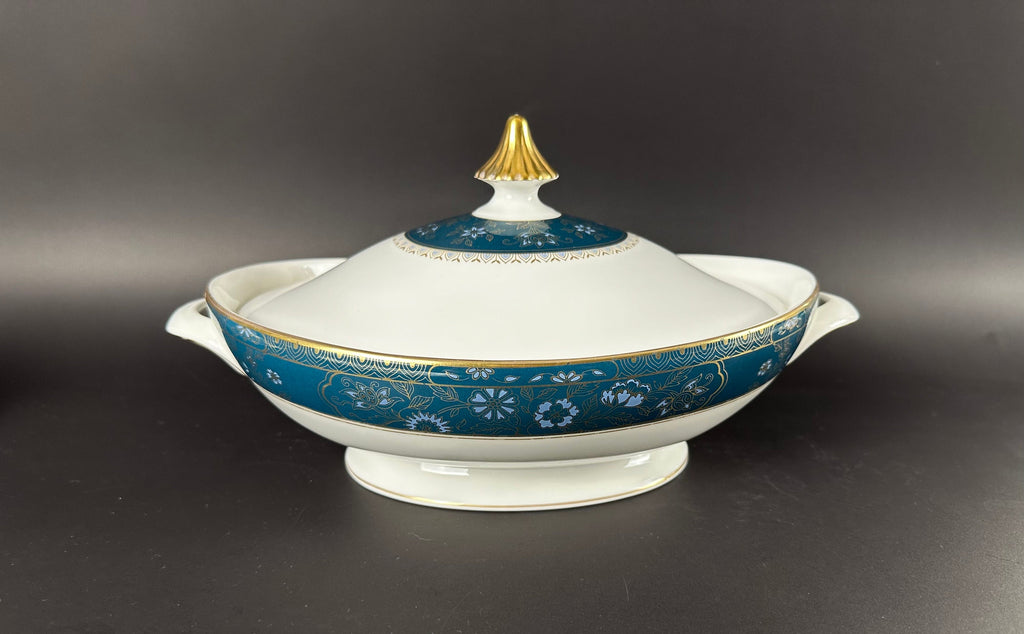Royal Doulton  Carlyle Oval Covered Vegetable Bowl