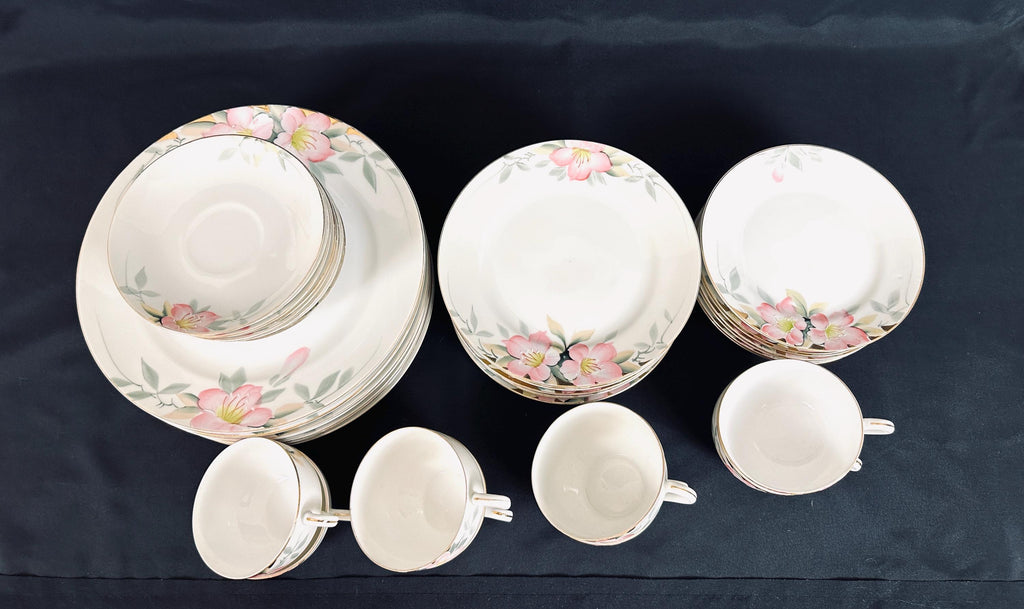 Noritake Azalea Antique Service for 8 Hand Painted Dinnerware Set