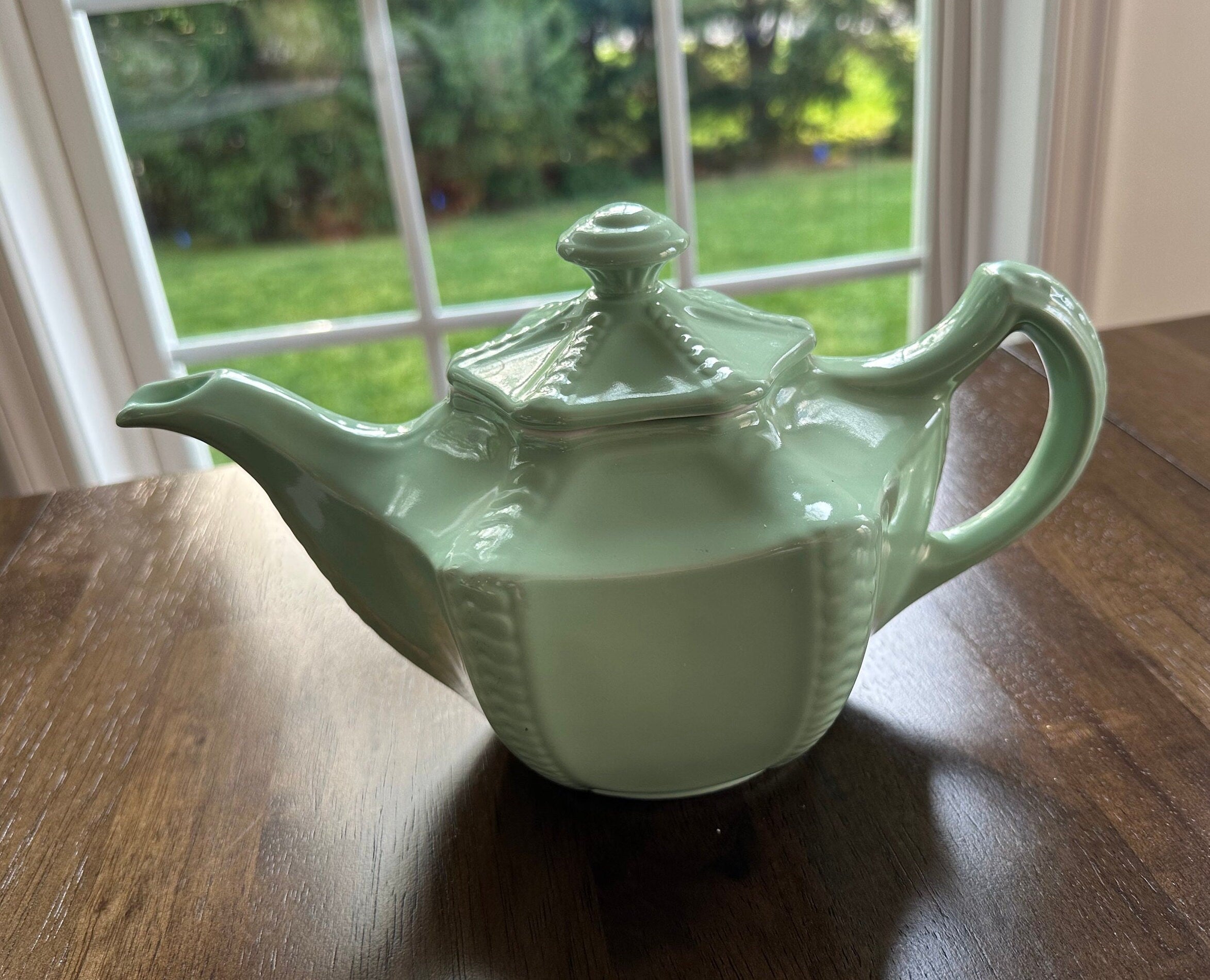 Vintage Hall Connie Teapot: 1940s Victorian Collection
