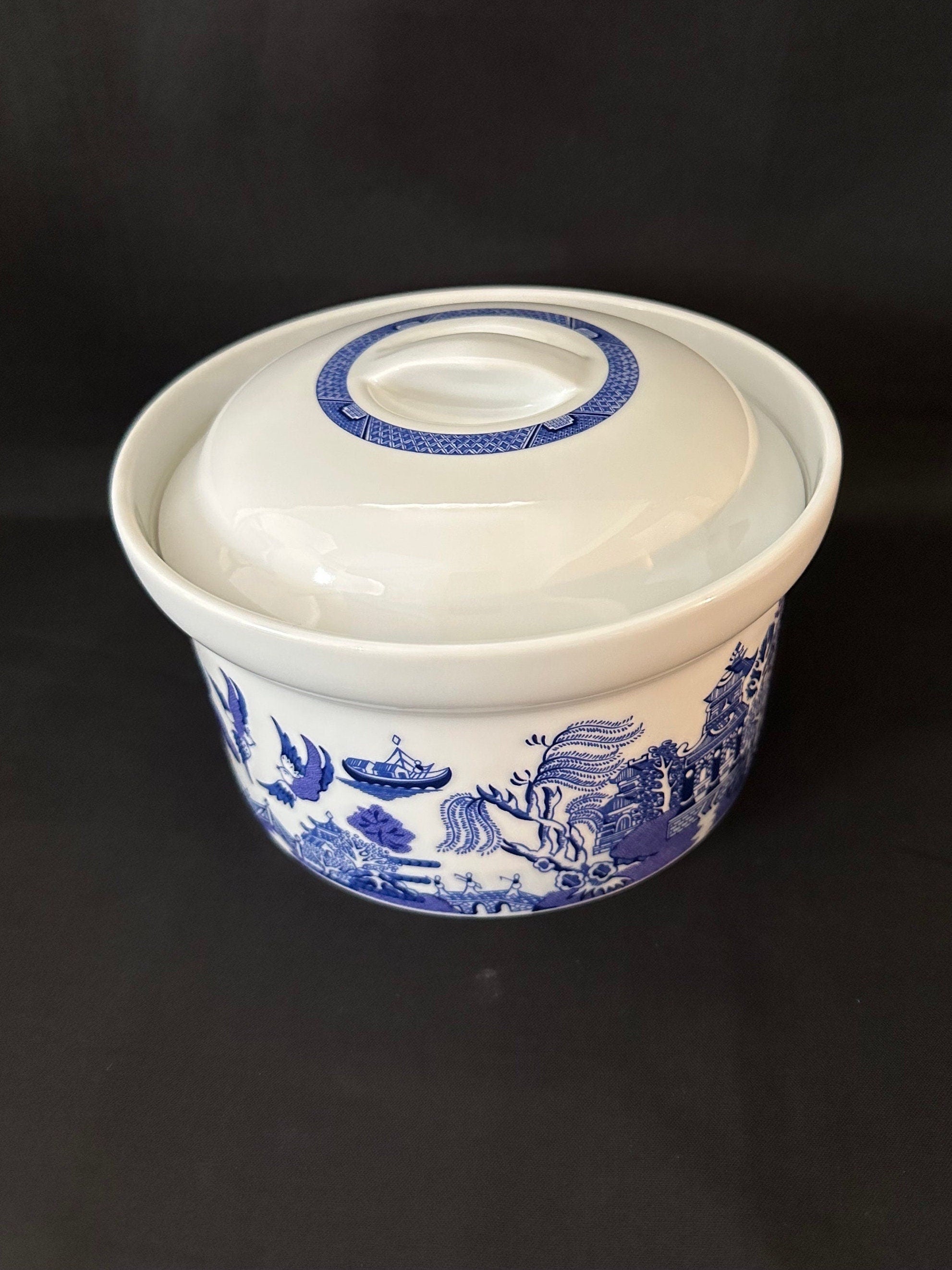 Royal Cuthbertson Blue Willow Covered Casserole