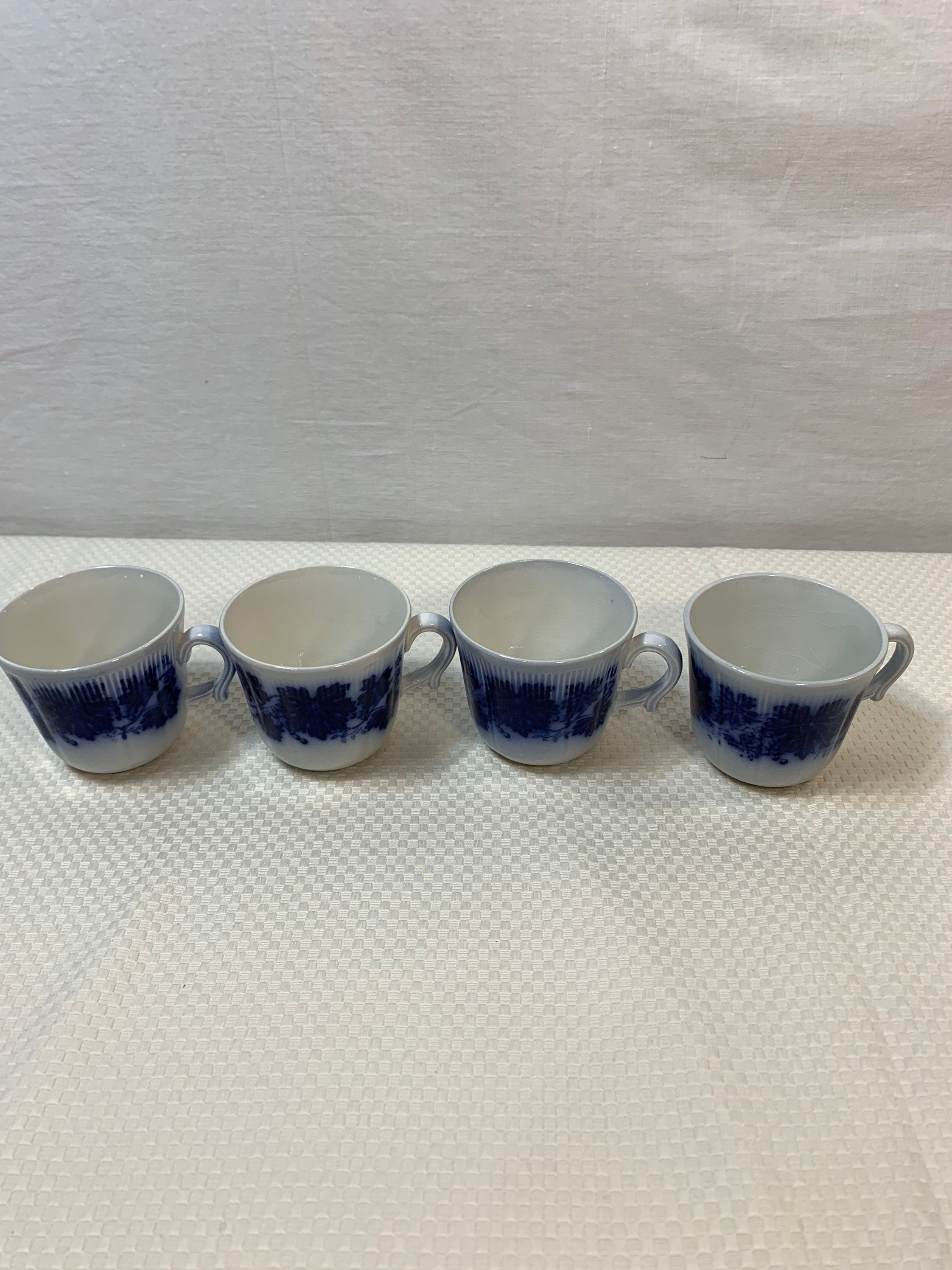4 Gelfe Flow Blue Vinranka Teacups