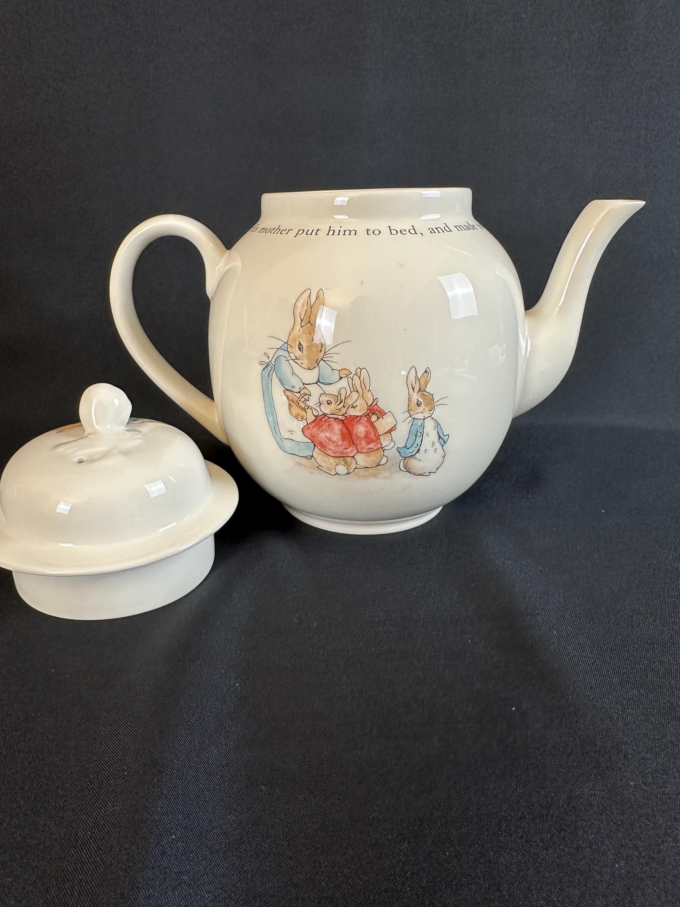 Wedgwood Peter Rabbit Teapot Full size