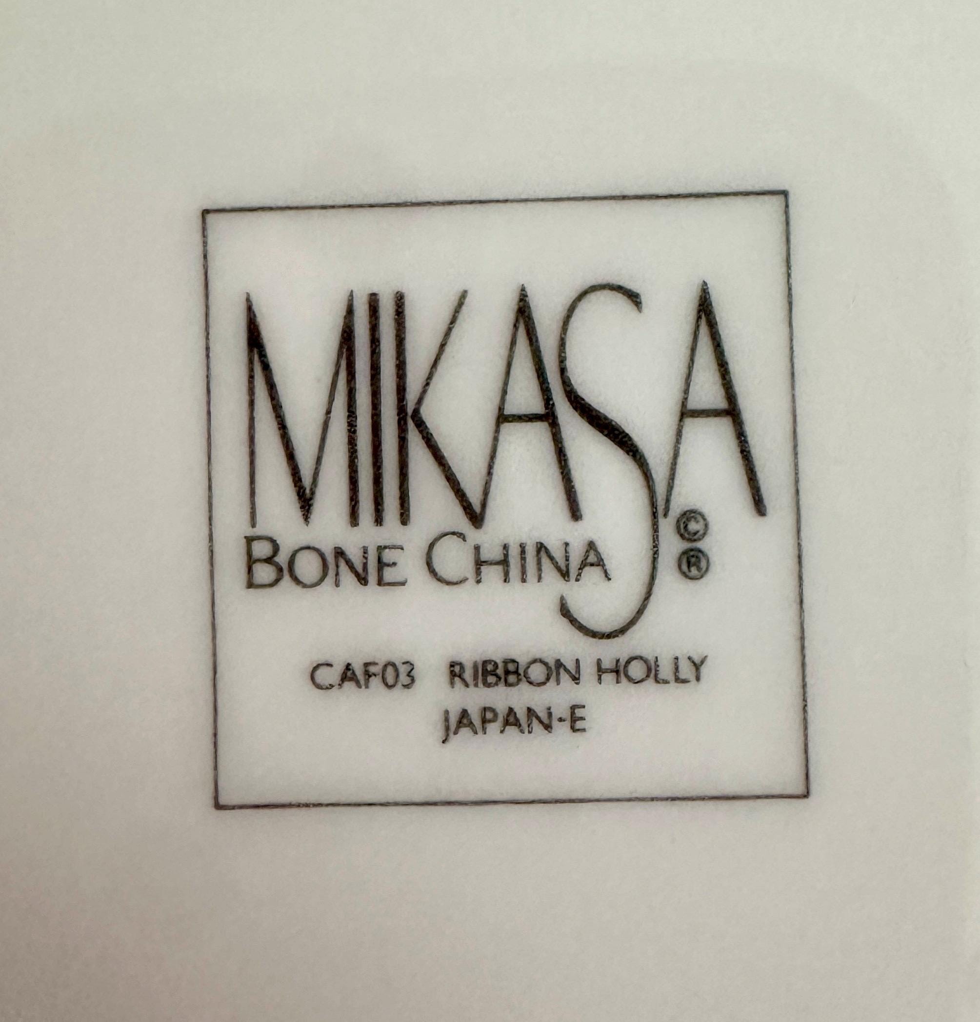 4 Mikasa Ribbon Holly Dinner Plates