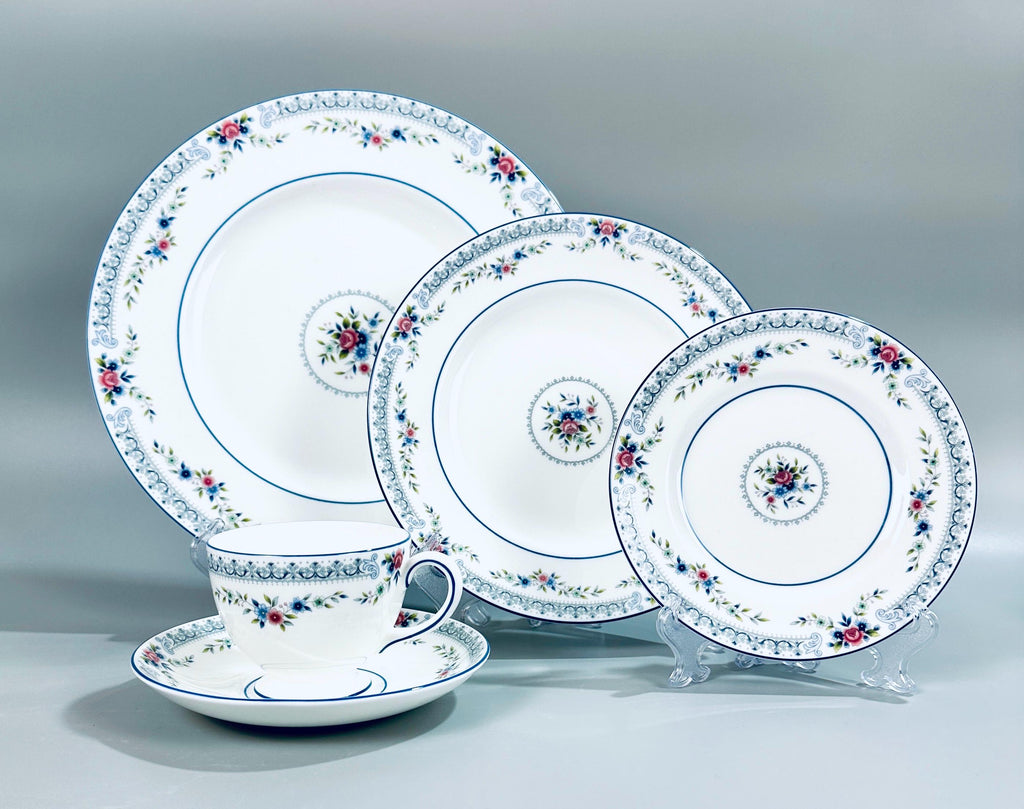 8 Place Settings of Wedgwood Rosedale China