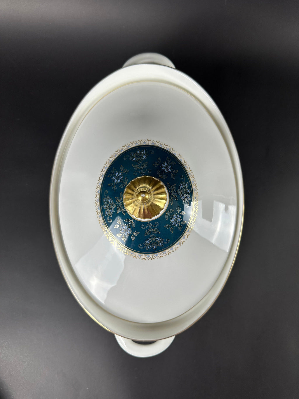 Royal Doulton  Carlyle Oval Covered Vegetable Bowl