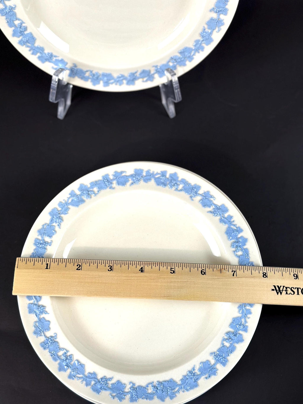 7 Wedgwood Lavender on Cream Salad Plates Plain Edge Queensware