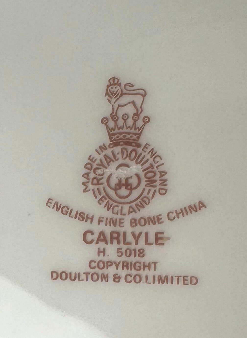 Royal Doulton  Carlyle Oval Covered Vegetable Bowl