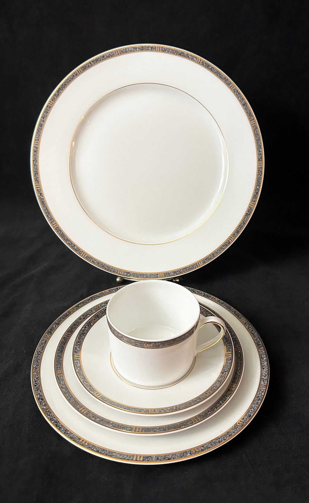 Place Settings of Bernardaud Antinea Anthracite