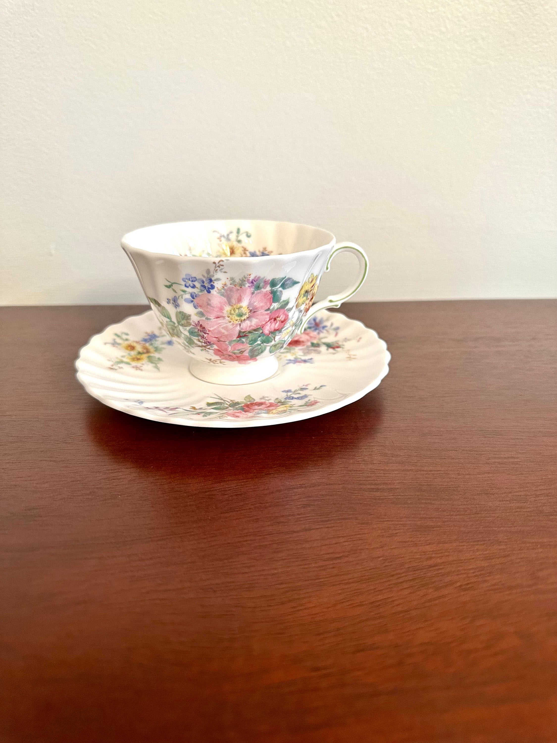 Royal Doulton Arcadia 5 Piece Place Setting Scalloped