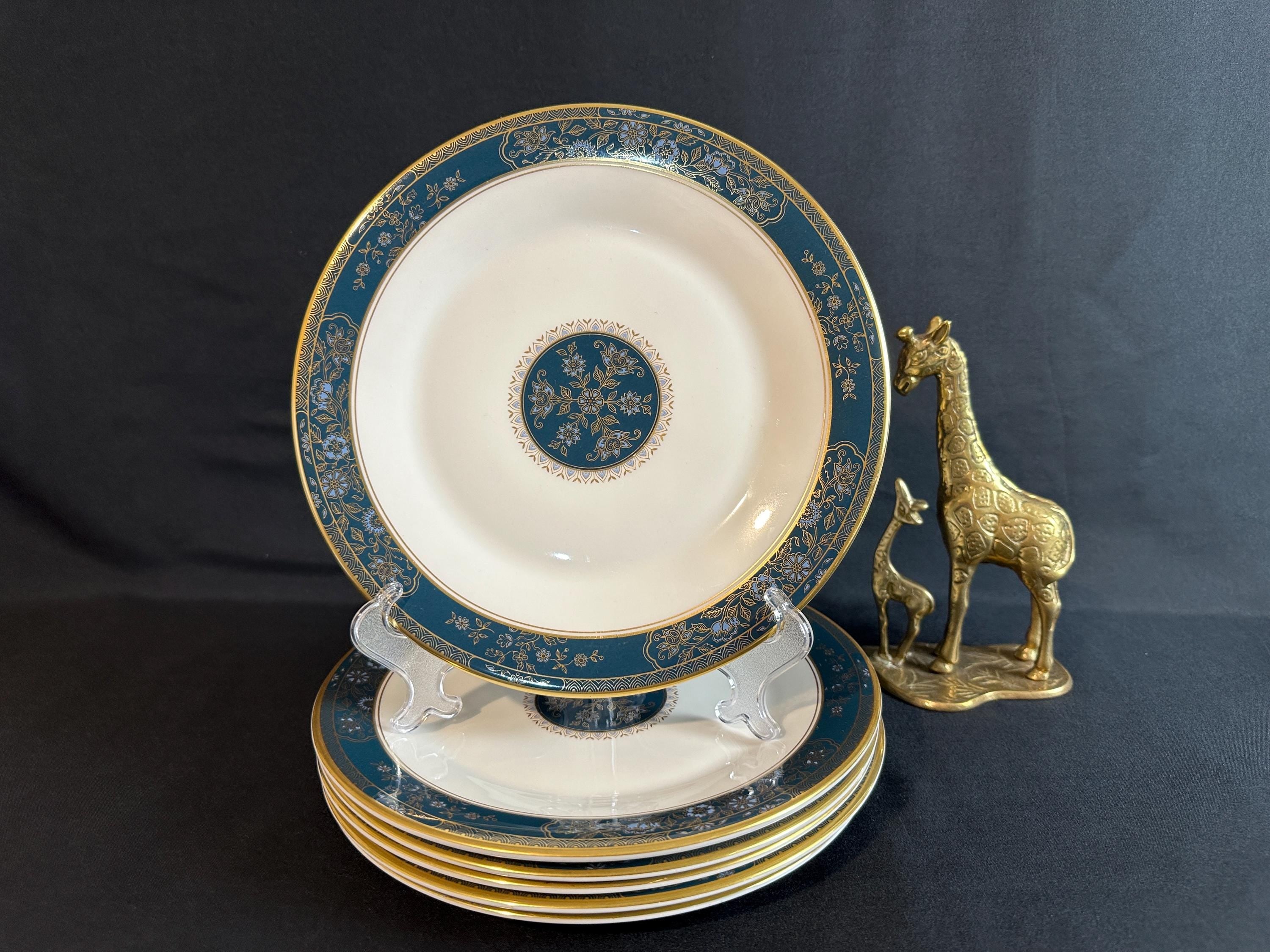 6 Royal Doulton Carlyle Luncheon Plates