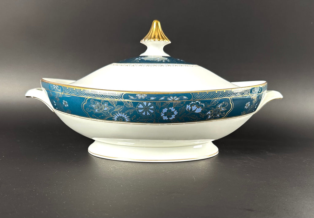 Royal Doulton  Carlyle Oval Covered Vegetable Bowl