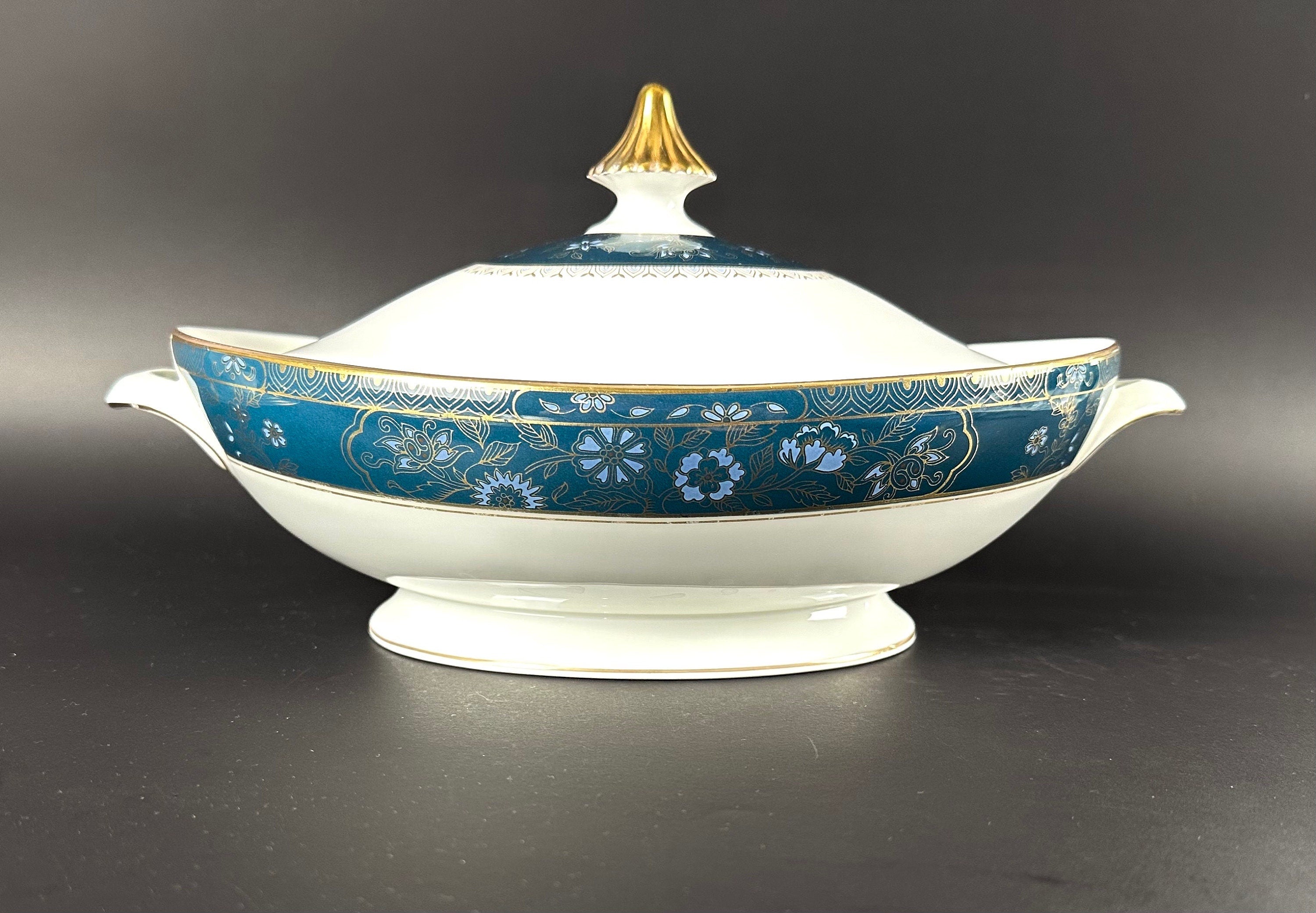 Royal Doulton  Carlyle Oval Covered Vegetable Bowl