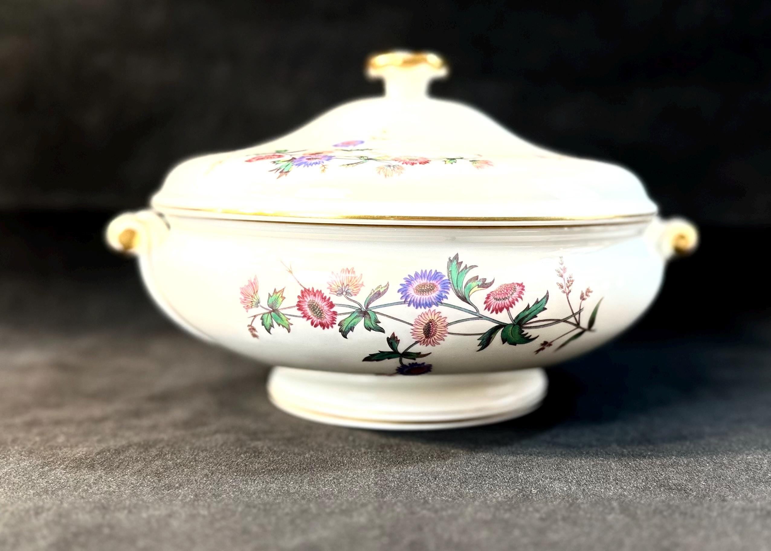 Wedgwood Devon Sprays Covered Serving Bowl