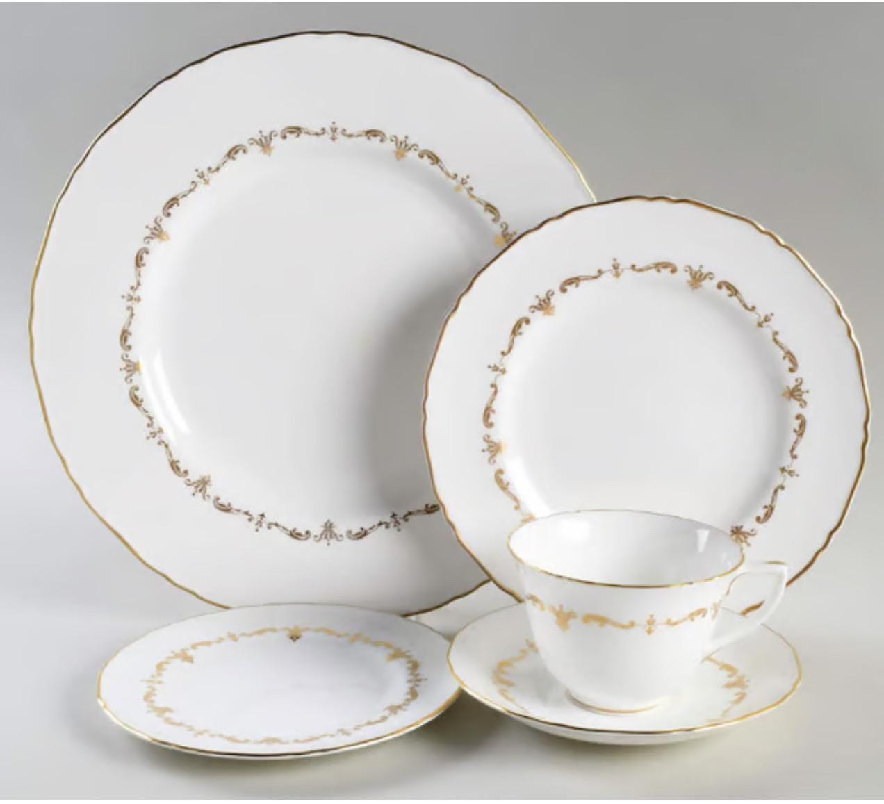 4 Place Settings Royal Worcester Gold Chantilly 20 Pieces