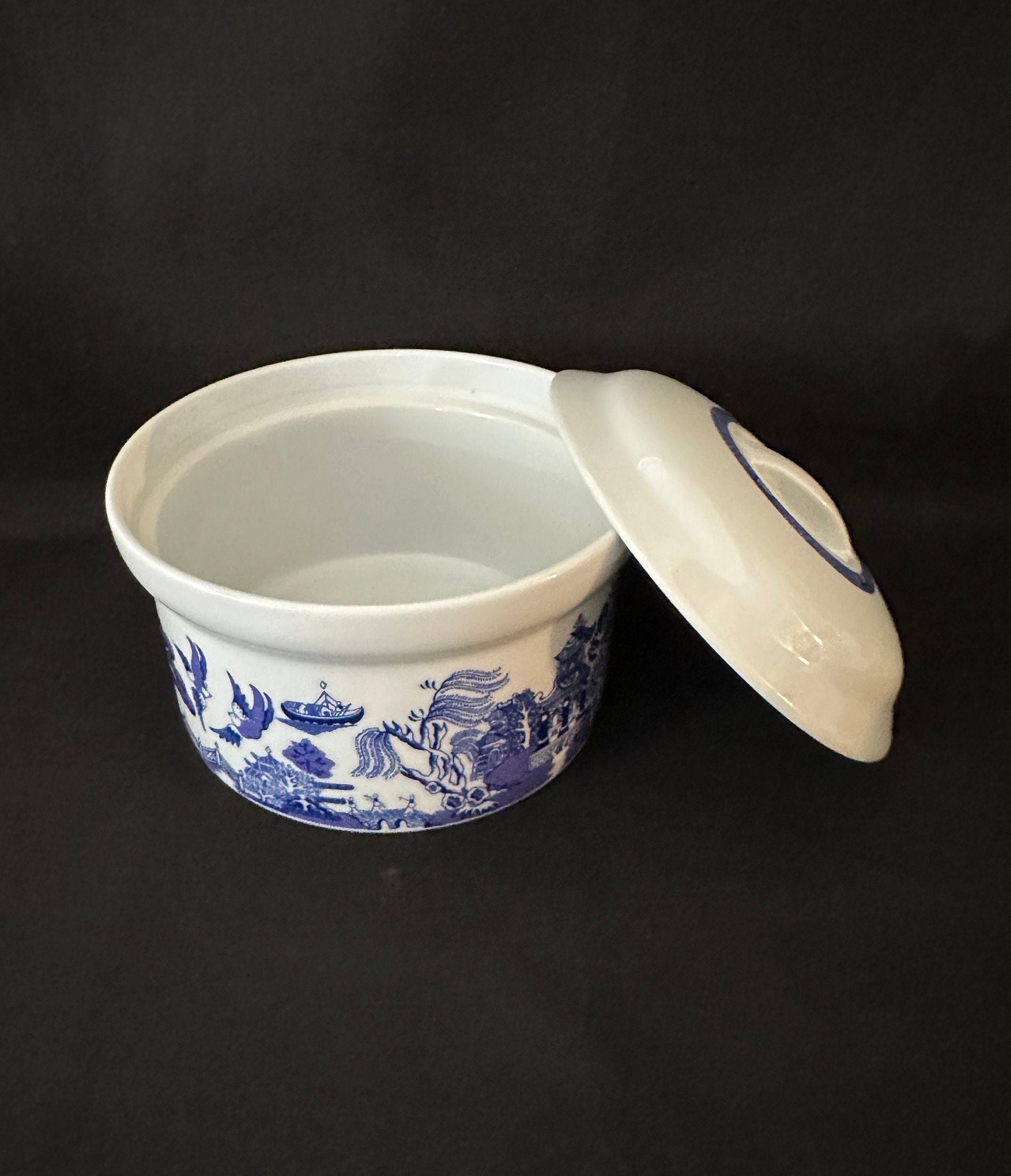 Royal Cuthbertson Blue Willow Covered Casserole
