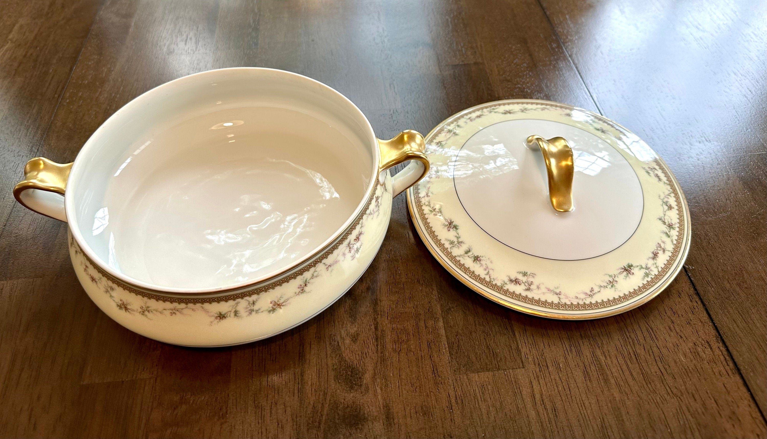 Vintage Haviland Limoges Yale Covered Bowl