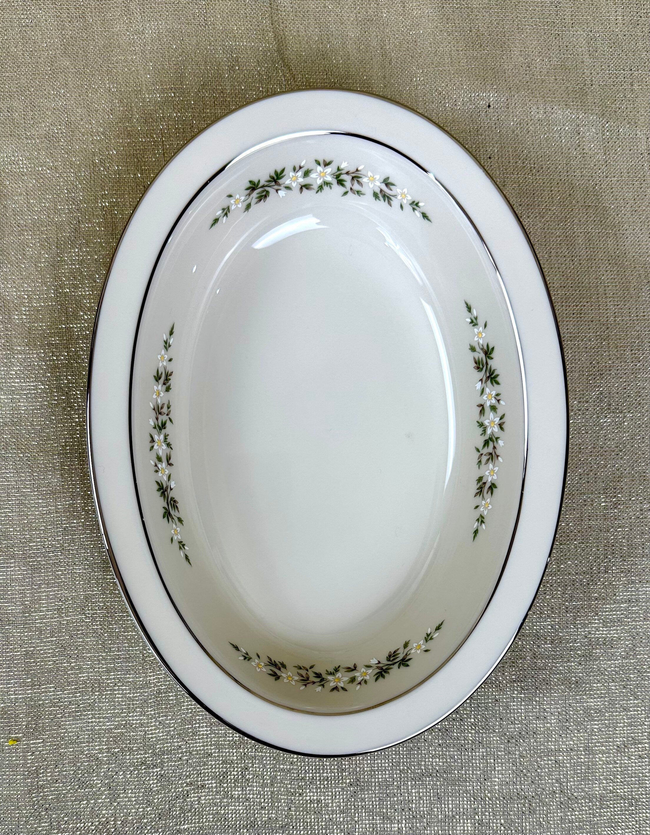 Lenox Brookdale Oval Serving Bowl 9 3/4”