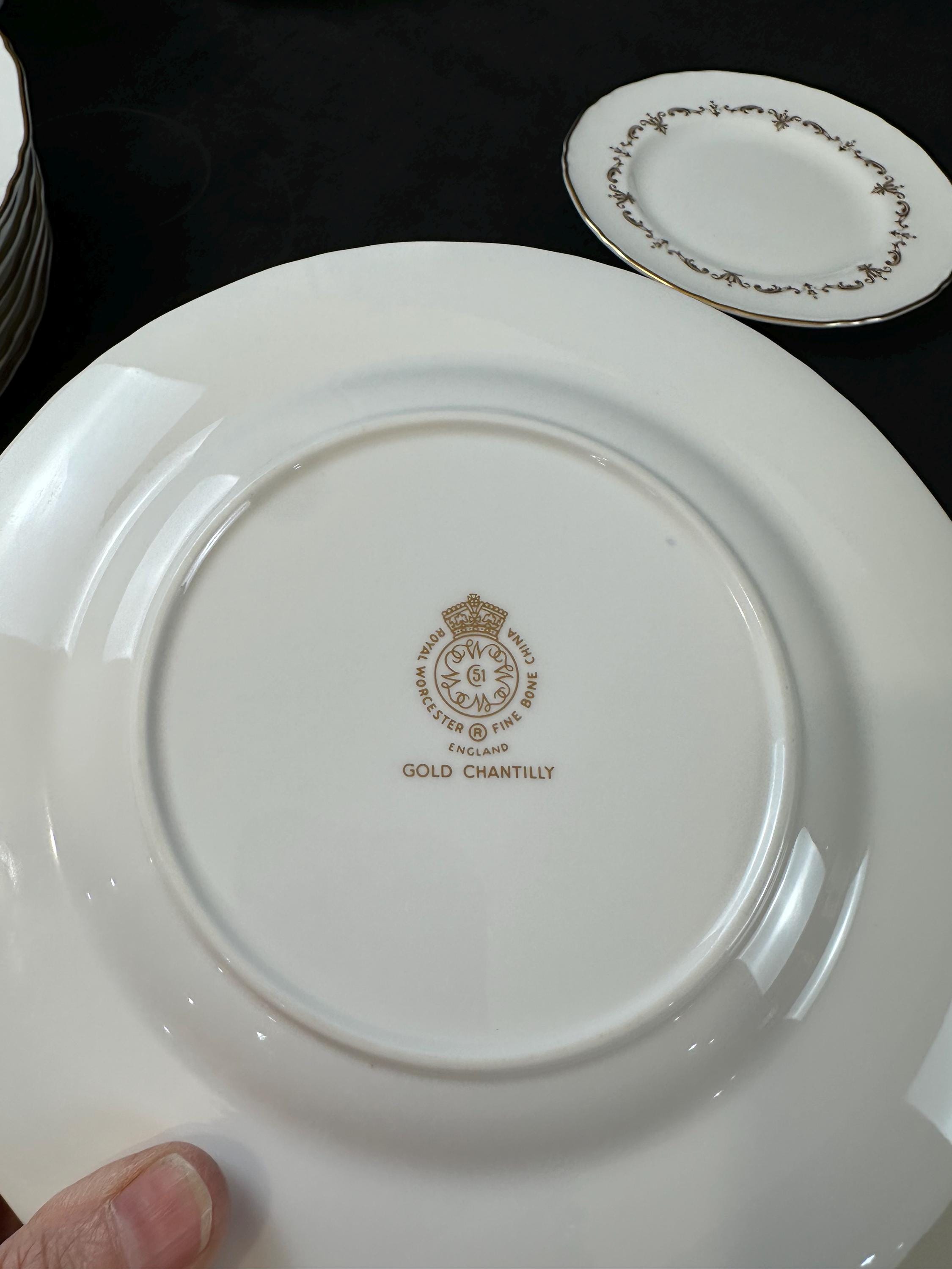 4 Place Settings Royal Worcester Gold Chantilly 20 Pieces