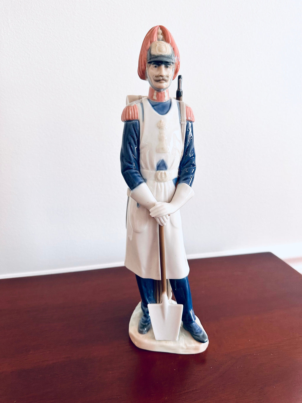 Lladro Soldier With Shovel Retired