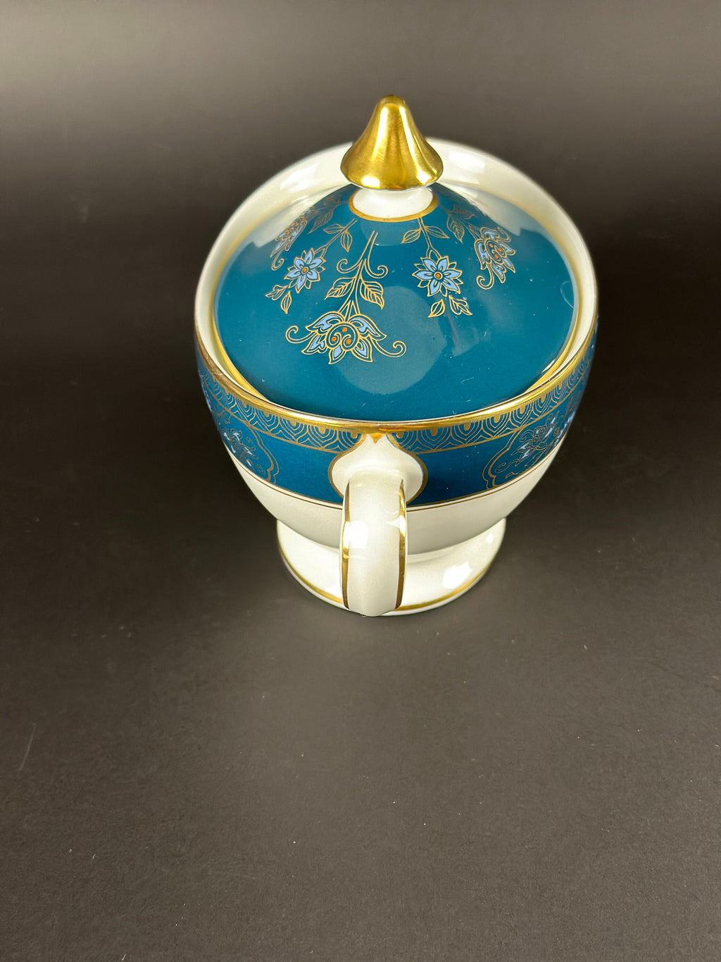 Royal Doulton Sugar Bowl & Lid Carlye