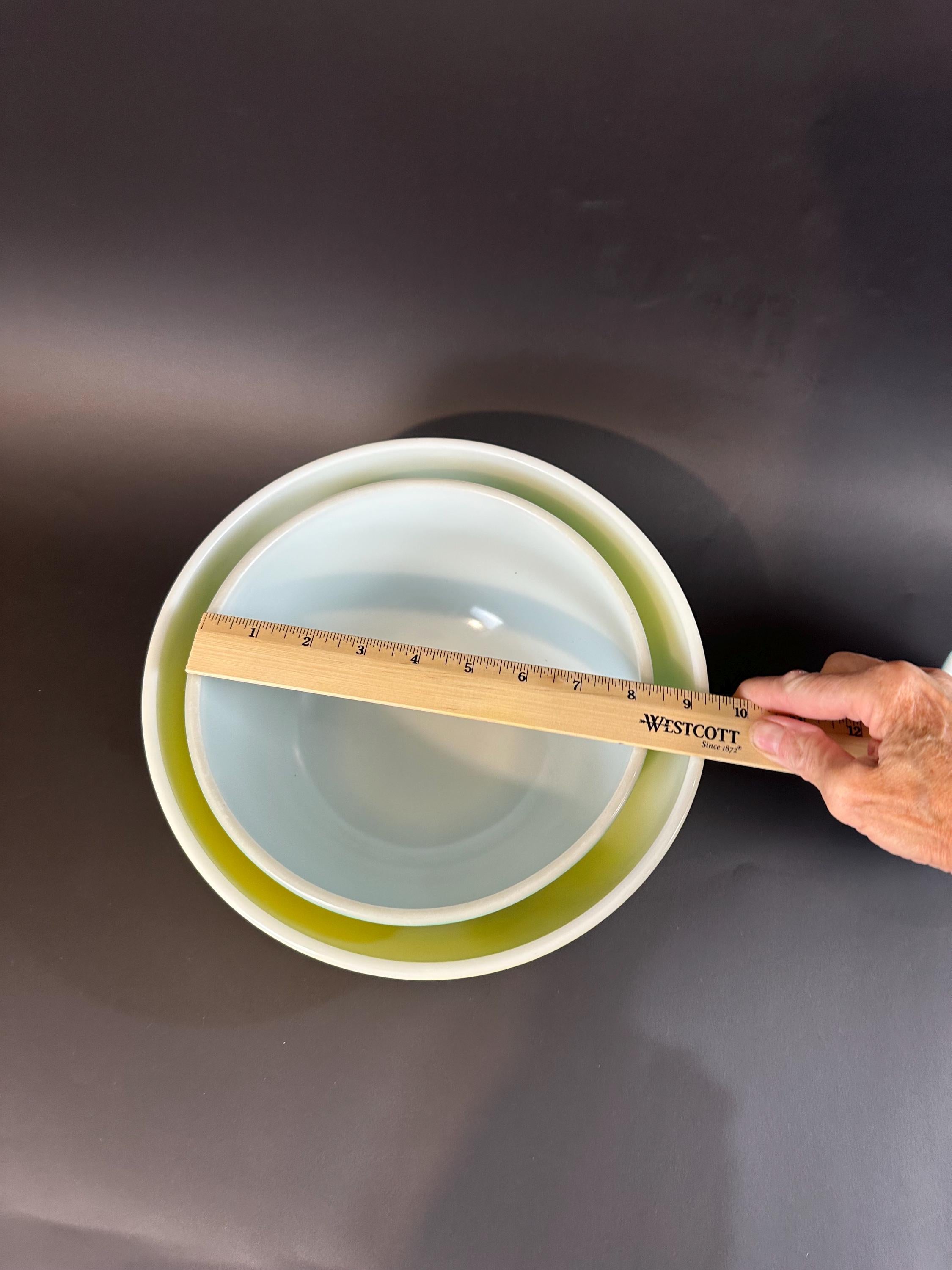 3 Nesting Pyrex Mixing Bowls