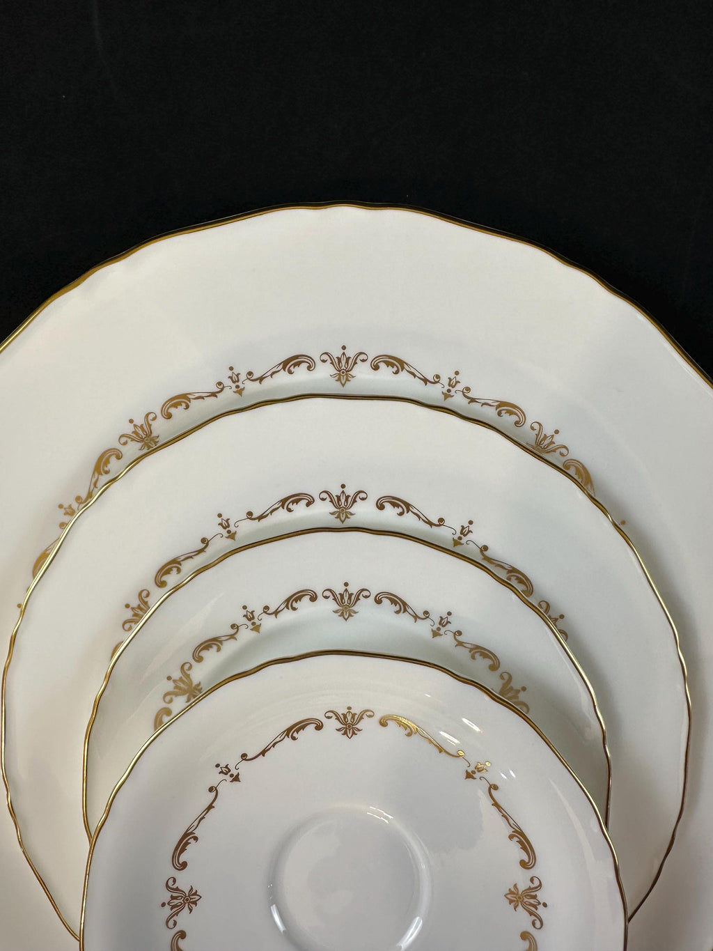 4 Place Settings Royal Worcester Gold Chantilly 20 Pieces