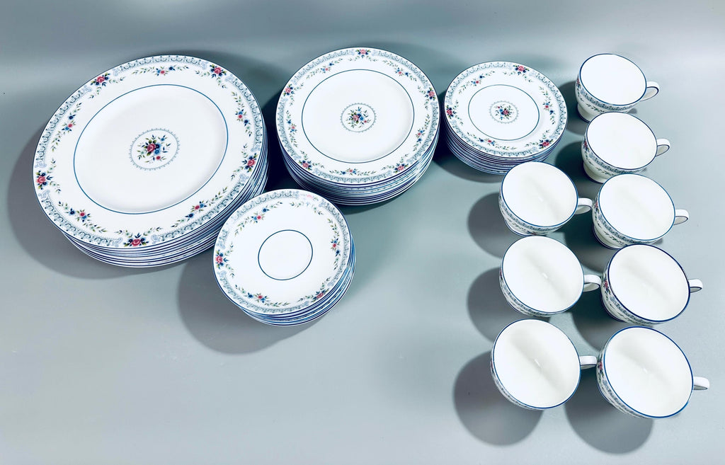 8 Place Settings of Wedgwood Rosedale China