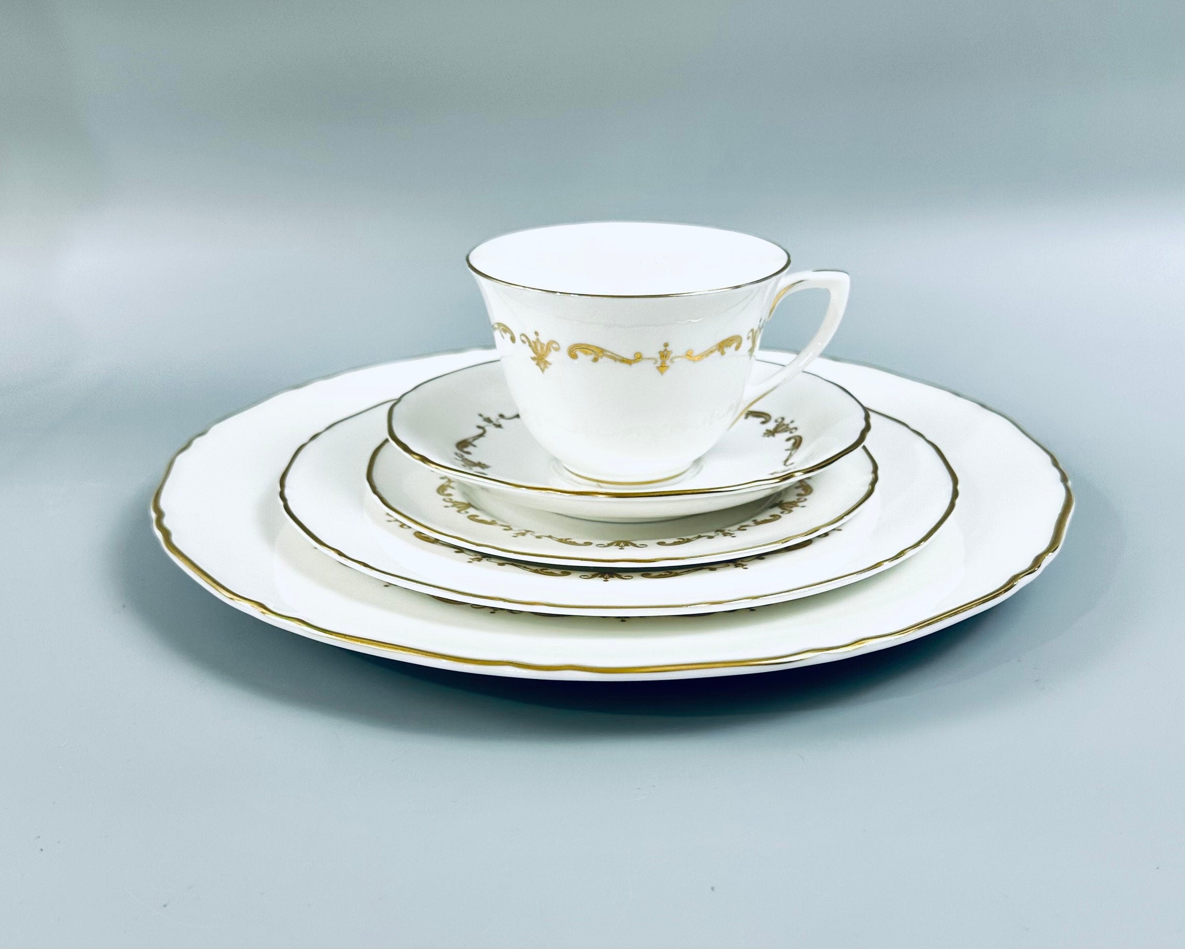 Royal Worcester Gold Chantilly 5 Piece Place Settings
