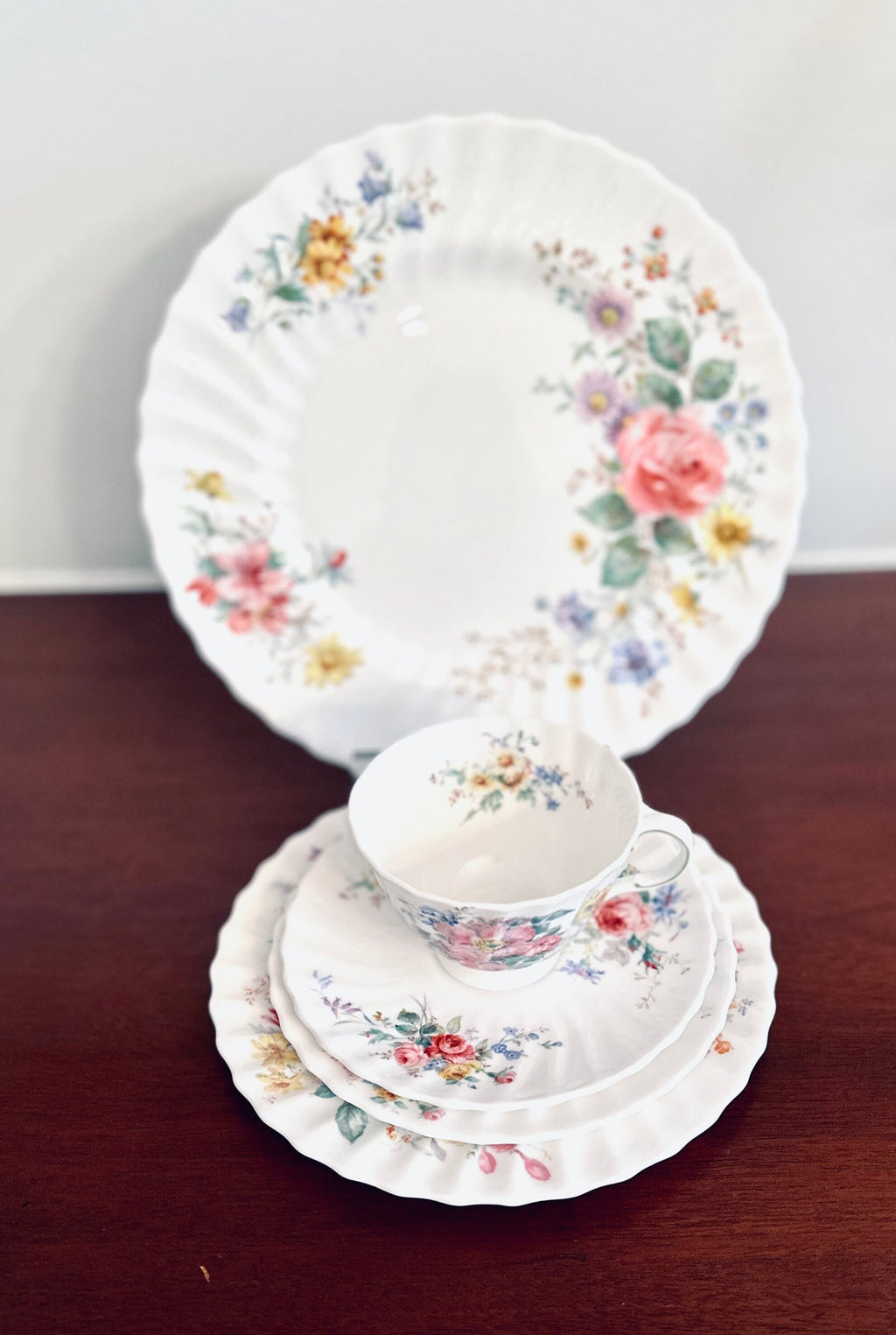 Royal Doulton Arcadia 5 Piece Place Setting Scalloped